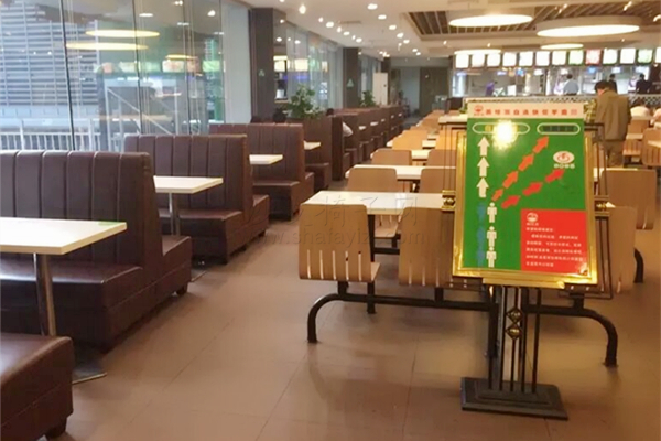 中式自选快餐店桌椅和沙发
