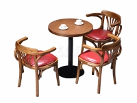 北欧风咖啡店圆桌子和椅子